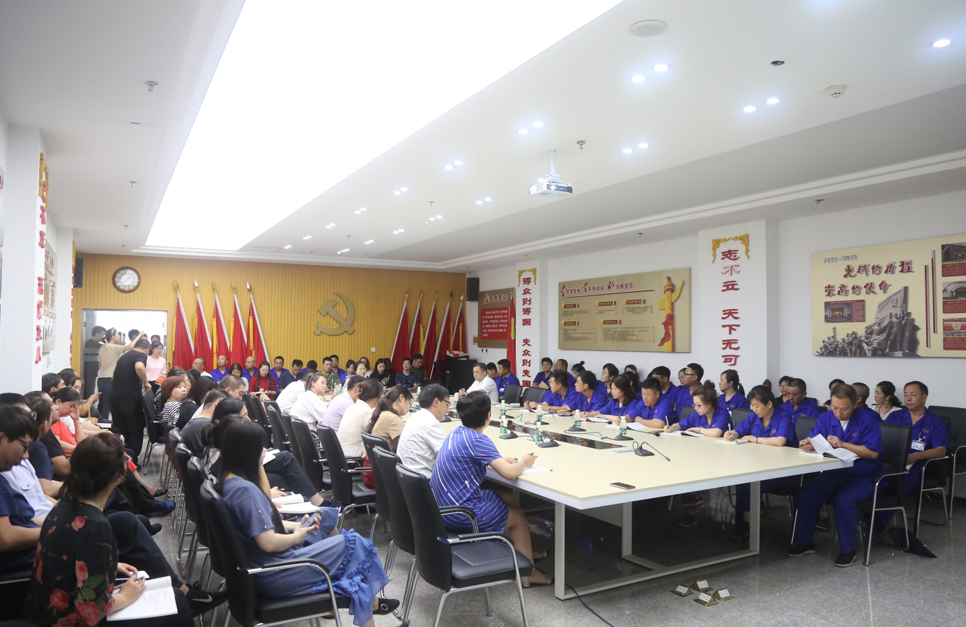 連石化工黨員參加高新園區(qū)“不忘初心，牢記使命”主題教育黨課